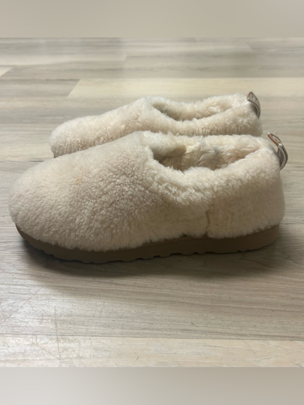Ugg Classic Cozy Bootie Women Slipper Shoes Sz 8 Cream Platform Sheepskin Lounge - Picture 3 of 12